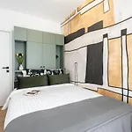 Superb River Views 2br Flat - Location Apartamento