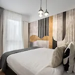Superb River Views 2br Flat - Location *