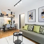 Superb River Views 2br Flat - Location Apartamento *