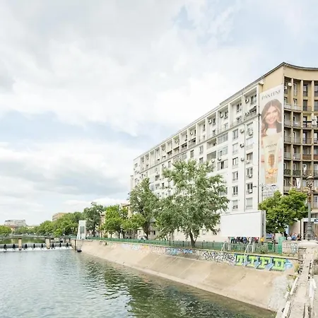 Superb River Views 2br Flat - Location Bucarest