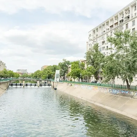 Superb River Views 2br Flat - Location Apartment