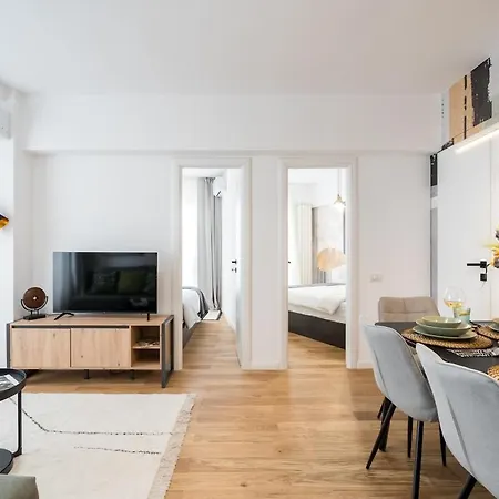 Superb River Views 2br Flat - Location