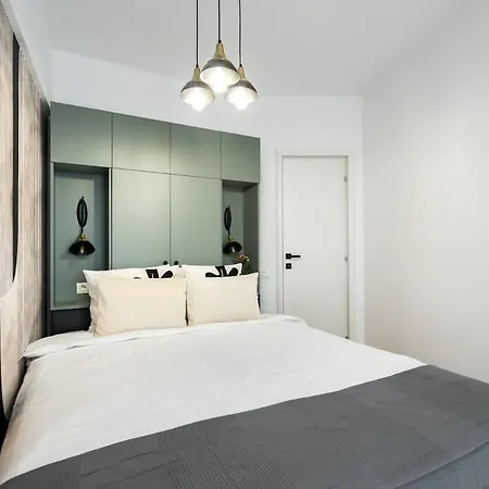 Superb River Views 2br Flat - Location *