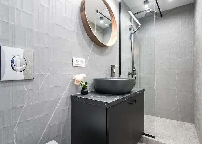 Superb River Views 2br Flat - Location Apartament