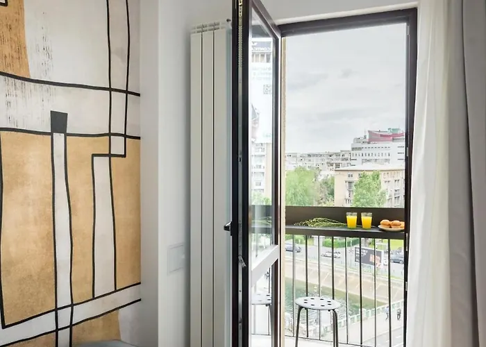 Superb River Views 2br Flat - Location *