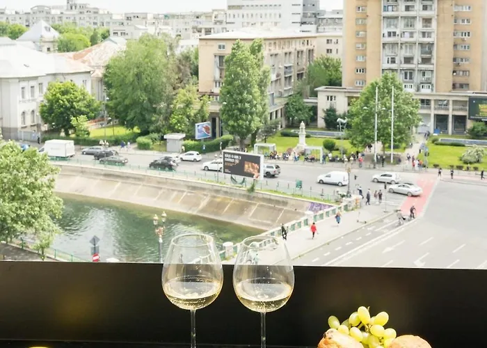 Superb River Views 2br Flat - Location *