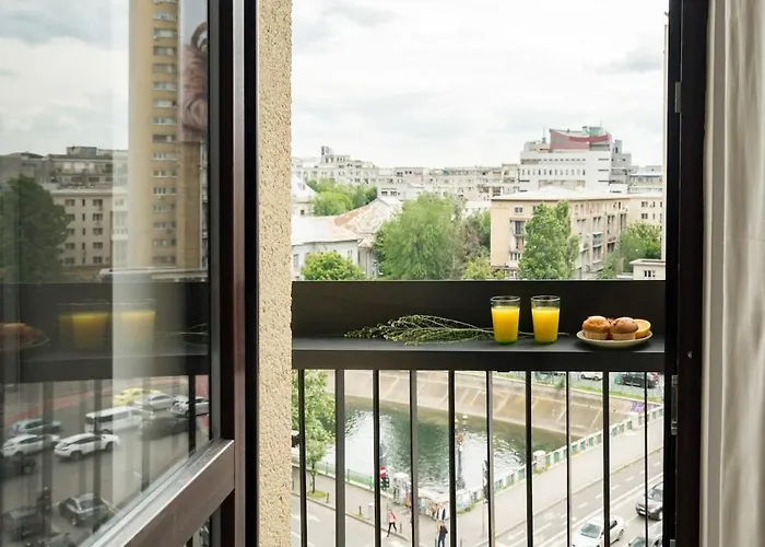 Superb River Views 2br Flat - Location Apartment