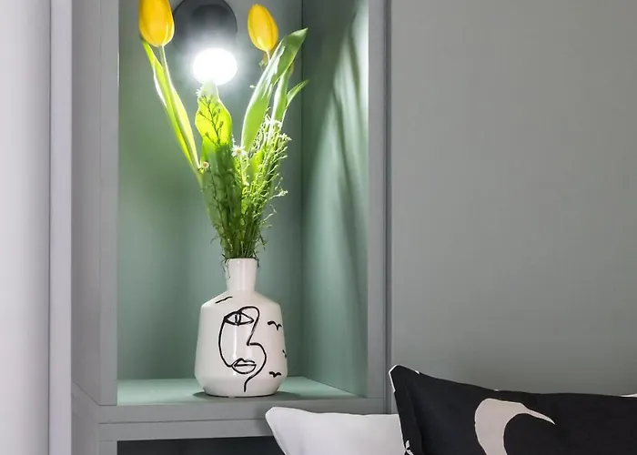 Superb River Views 2br Flat - Location Апартаменти *