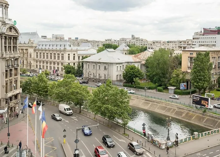 Superb River Views 2br Flat - Location