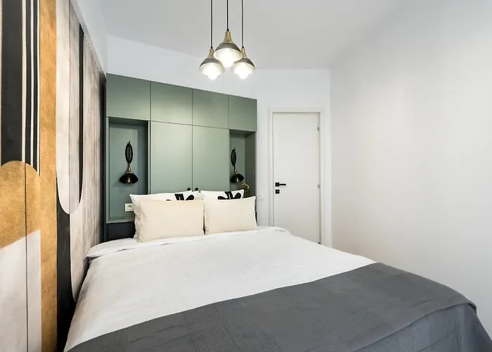 Superb River Views 2br Flat - Location *