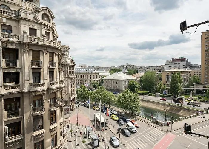 Superb River Views 2br Flat - Location