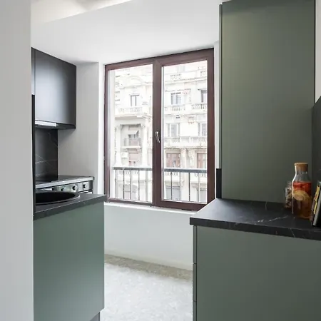 Superb River Views 2br Flat - Location Apartman
