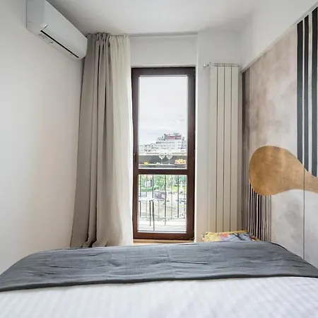 Superb River Views 2br Flat - Location Apartman *