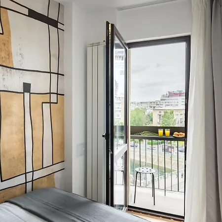 Superb River Views 2br Flat - Location *