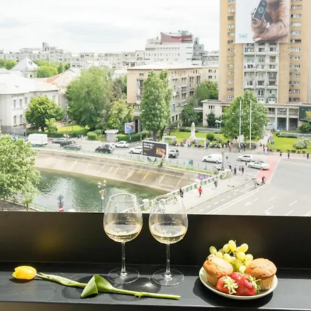 Superb River Views 2br Flat - Location *