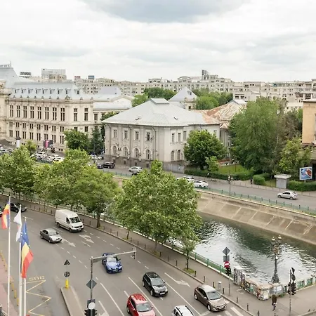 Superb River Views 2br Flat - Location