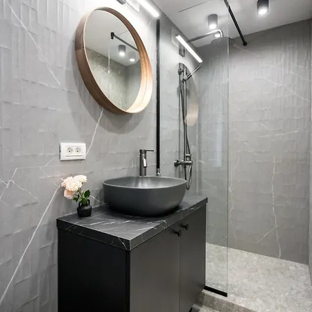 Superb River Views 2br Flat - Location *