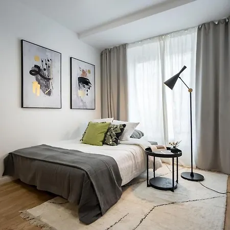 Superb River Views 2br Flat - Location Bukareszt