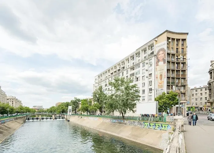 Superb River Views 2br Flat - Location Bükreş