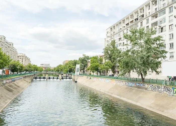 Superb River Views 2br Flat - Location Daire